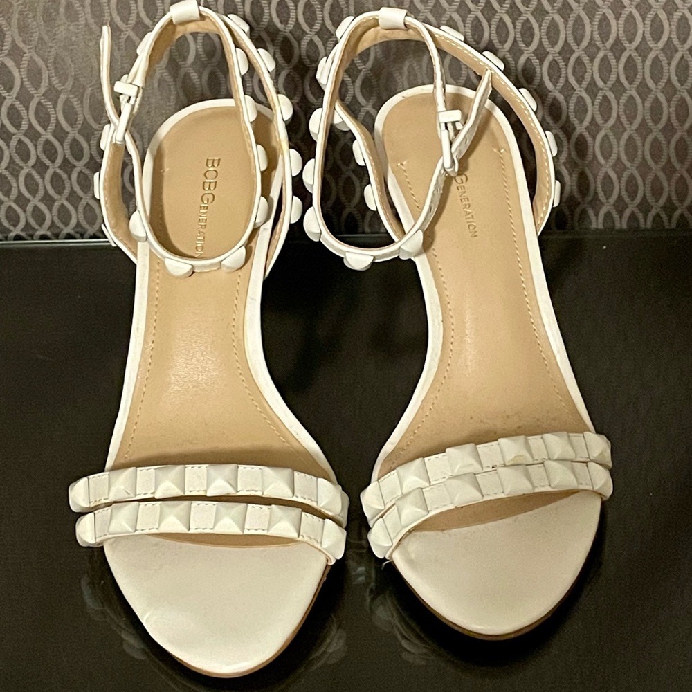 BCBGeneration White Strappy Heels sz 6 NEW